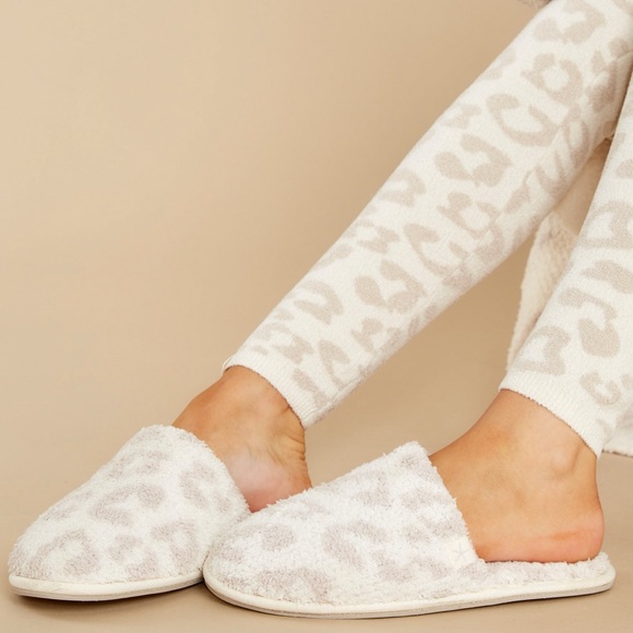 Barefoot Dreams Cozychic In The Wild Slippers in Cream Leopard size 5-6 - Picture 2 of 5